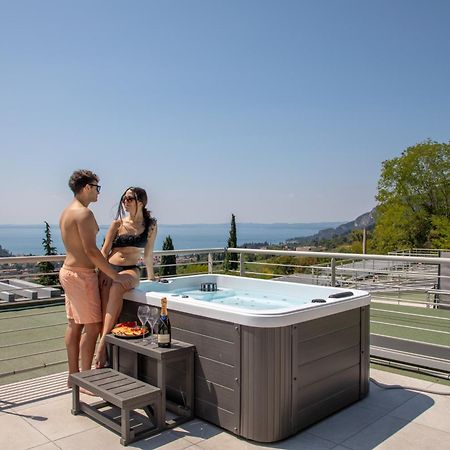 Sunset Lodge - Enjoy Holiday Garda  Eksteriør bilde